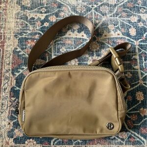 Lululemon 2L Belt Bag - Artifact/khaki brown